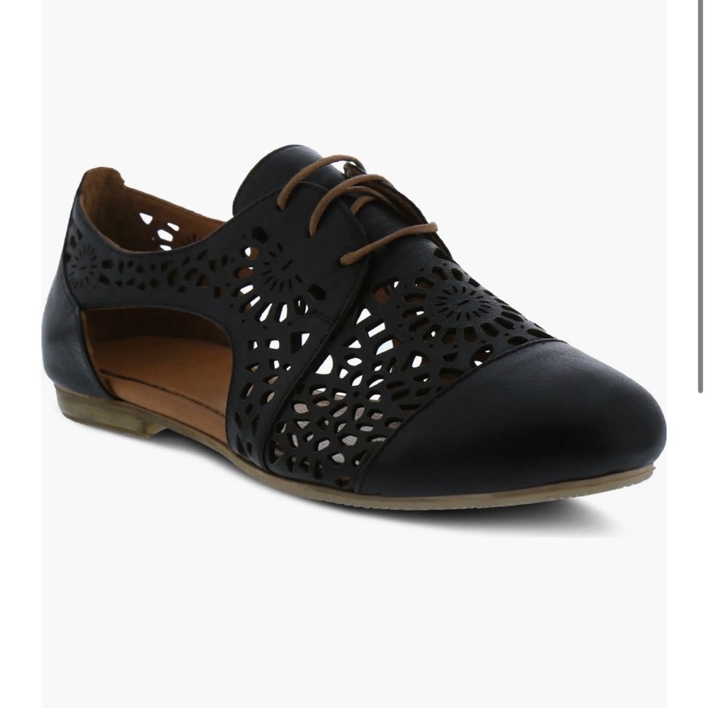 Theone Cutout Derby Flat (Women)
Spring Step